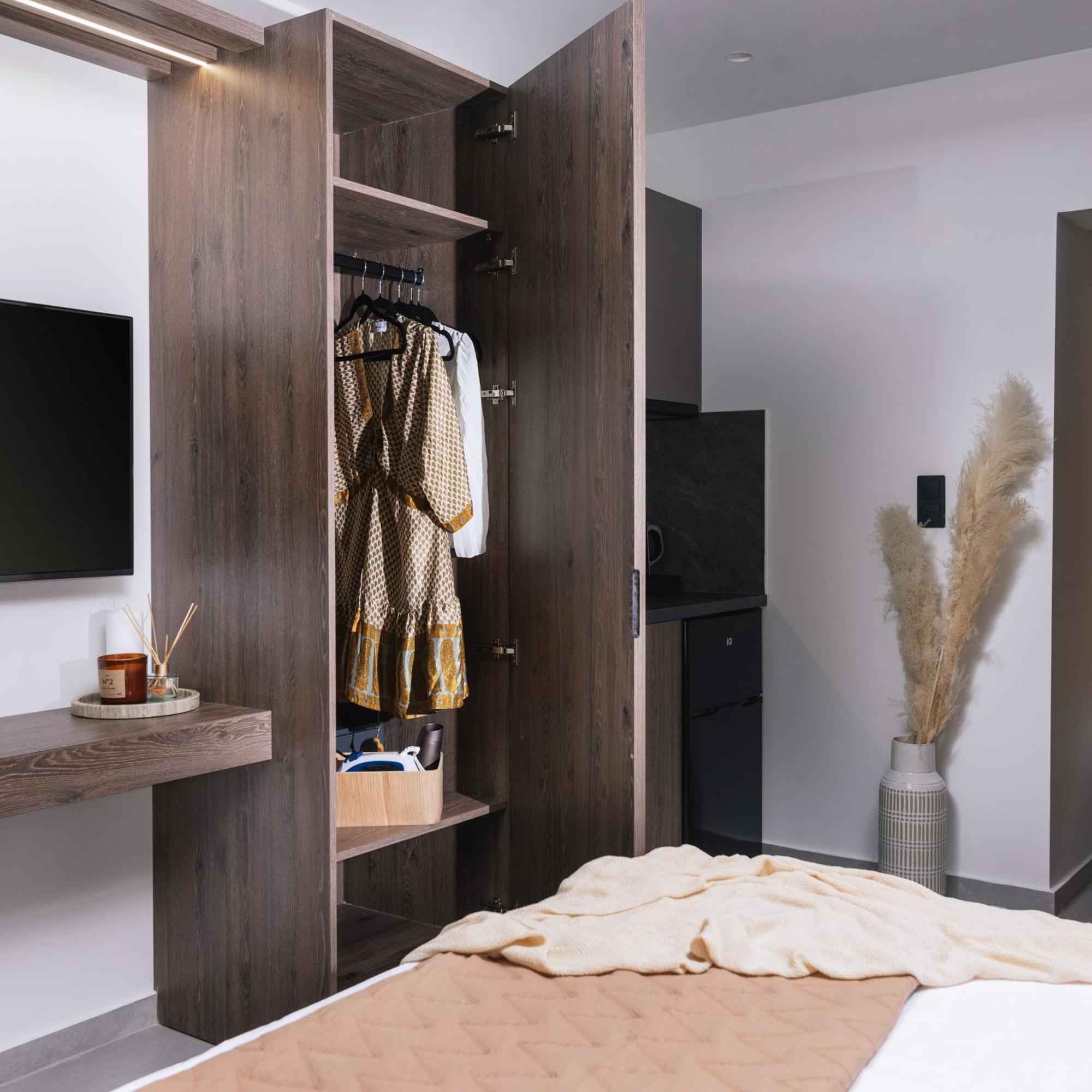 Alcyone Studios And Apartments Iraklion Buitenkant foto